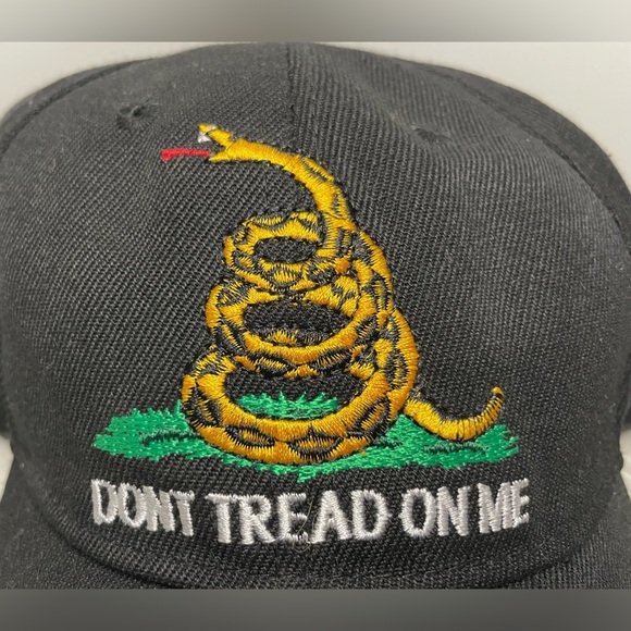 Don’t Tread on Me Embroidered Black Baseball Hat Cap w/Adj Strap - Picture 2 of 11